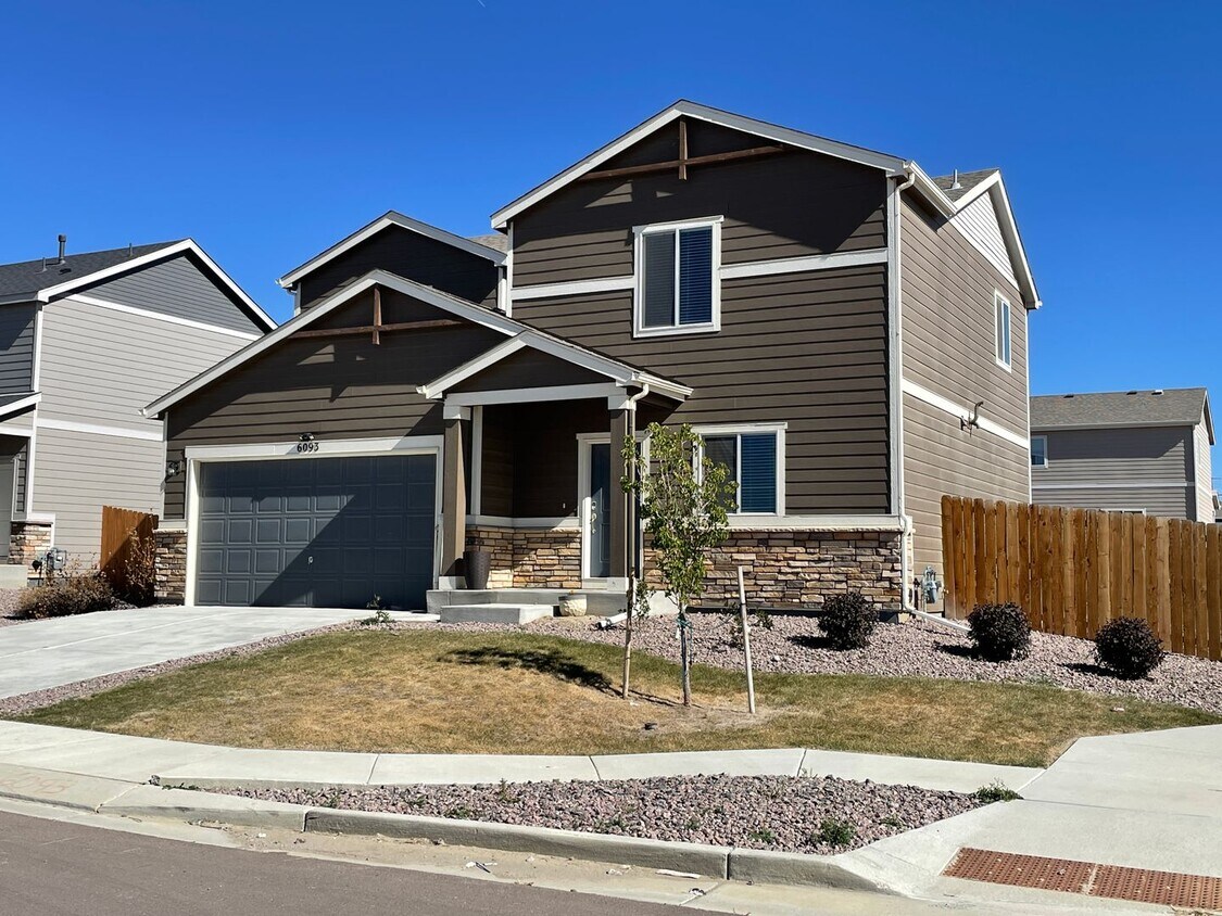 Foto principal - Corner Lot Comfort in Lorson Ranch – 3BD w...