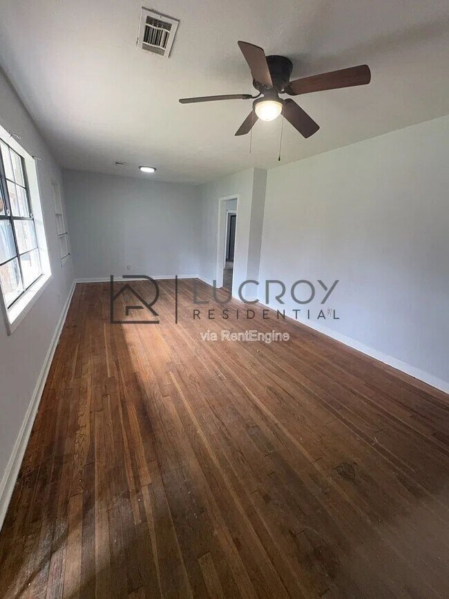 Foto del edificio - 320 Lawrence Rd