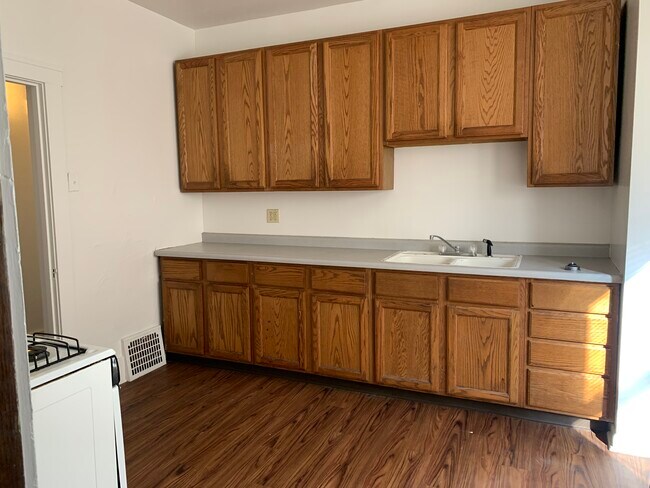 Building Photo - 513 W Loucks Ave