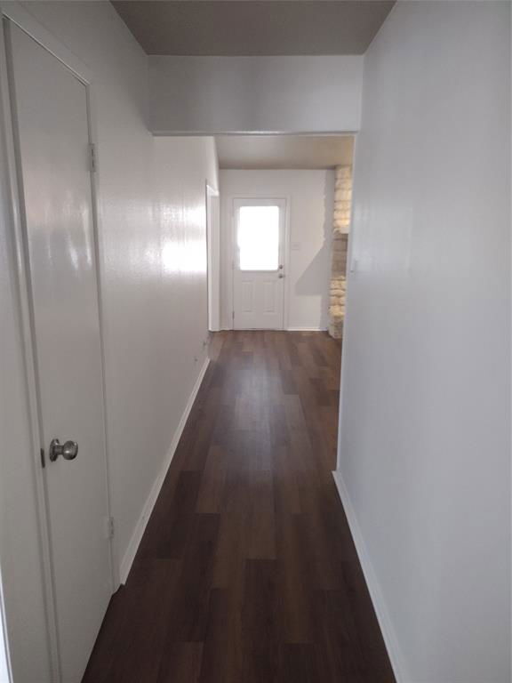 Building Photo - 205 Pin Oak Dr