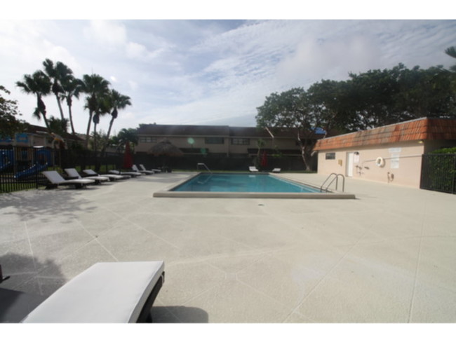 Building Photo - Rental in Townhomes of La Jolla