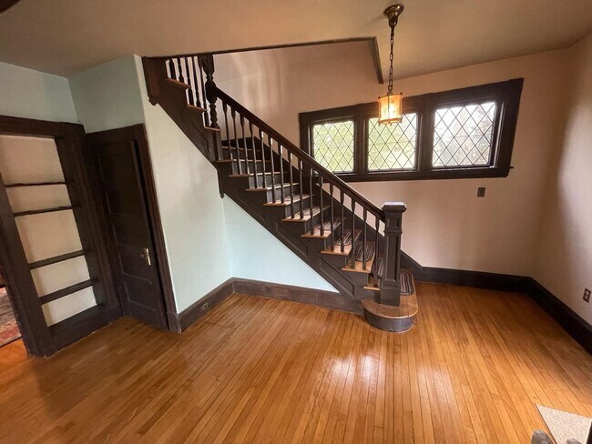 Building Photo - 19 Fenton Ave