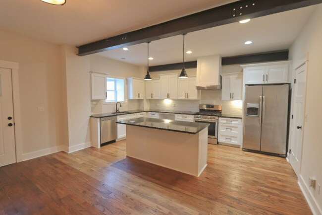 Building Photo - 1206 Preston Dr
