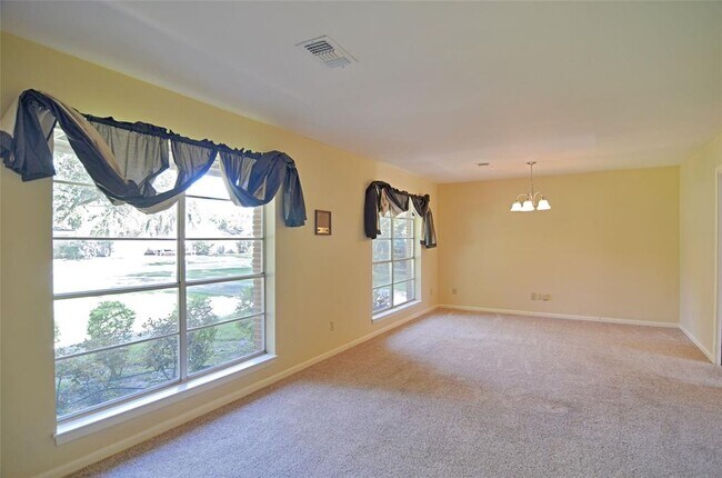 Building Photo - 823 Timber Cove Dr