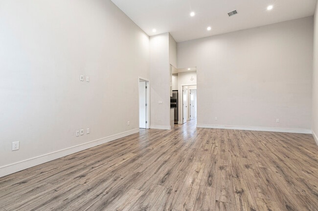 Building Photo - 9168 Morehart Ave