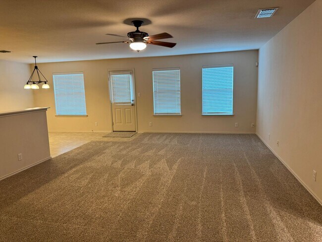 Foto del edificio - Welcome home to 10115 Red Iron Creek!