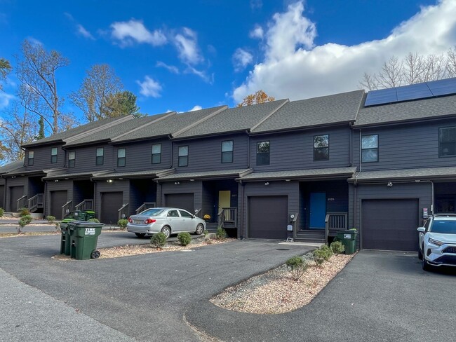 Foto del edificio - 3bd/3.5ba Townhome in Birnam Wood