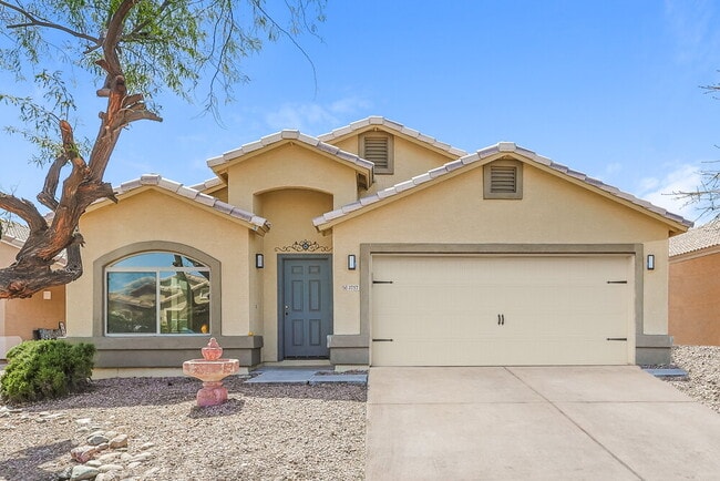 Building Photo - 3757 W Carlos Ln