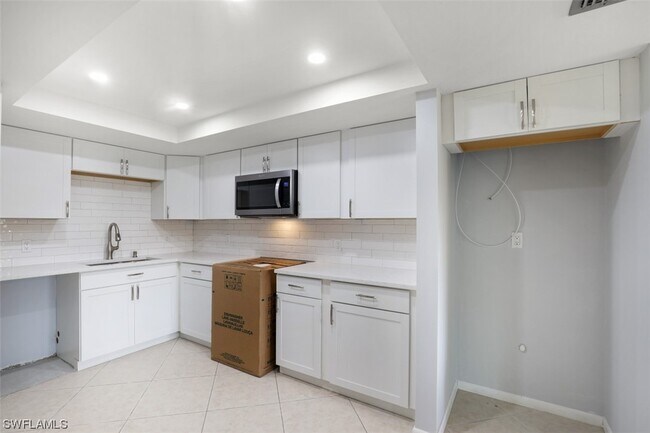 Building Photo - 5954 Pelican Bay Blvd