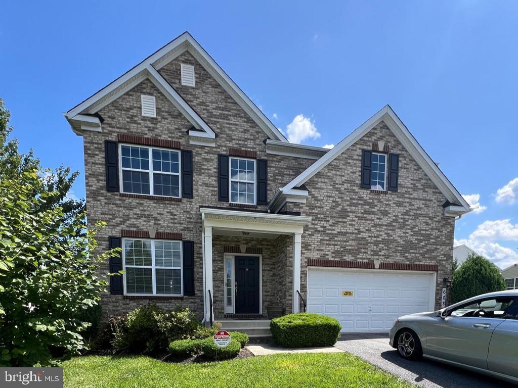 Primary Photo - 608 Victorianna Dr