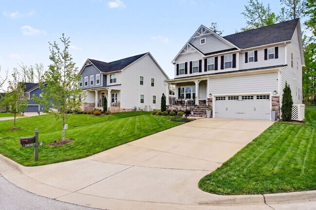 Building Photo - 4 Bedroom Executive Home located in Magnolia Green