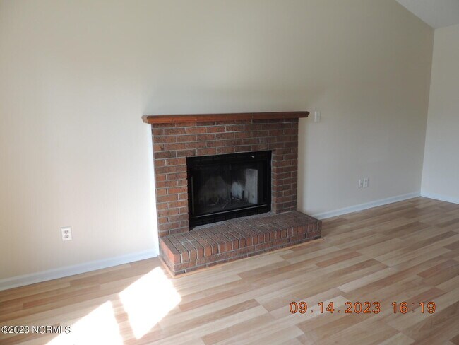 Foto del edificio - 121 Creekview Dr