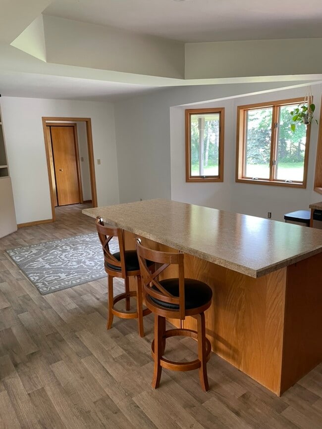 Foto del edificio - 421 County Road UU