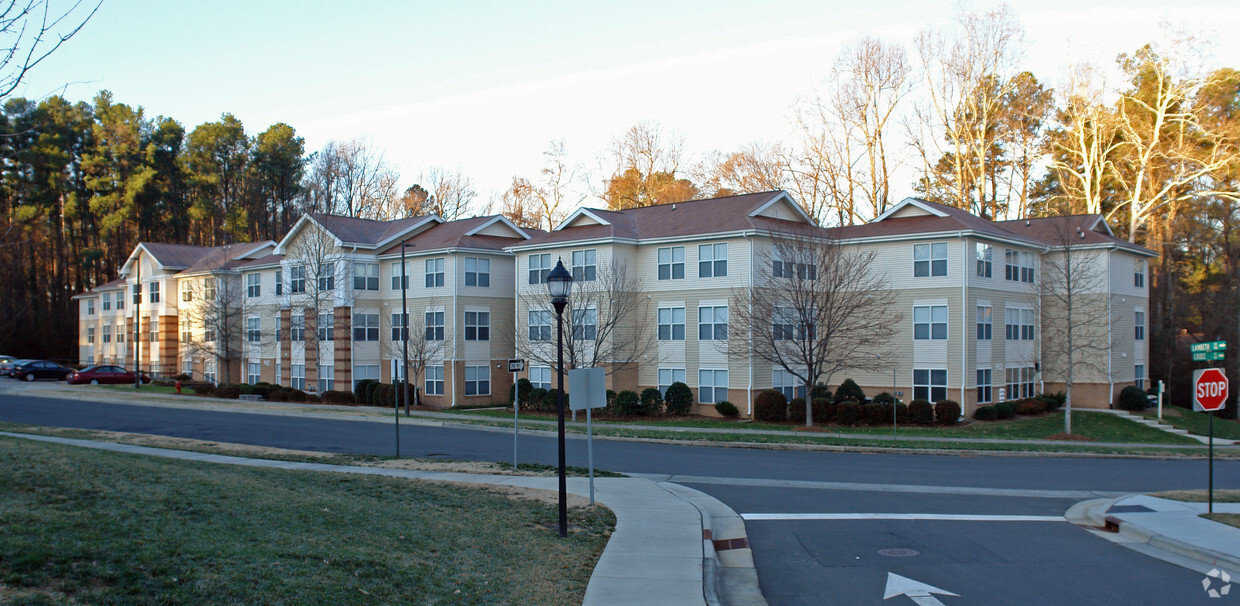 Primary Photo - Poplar Manor Apartments