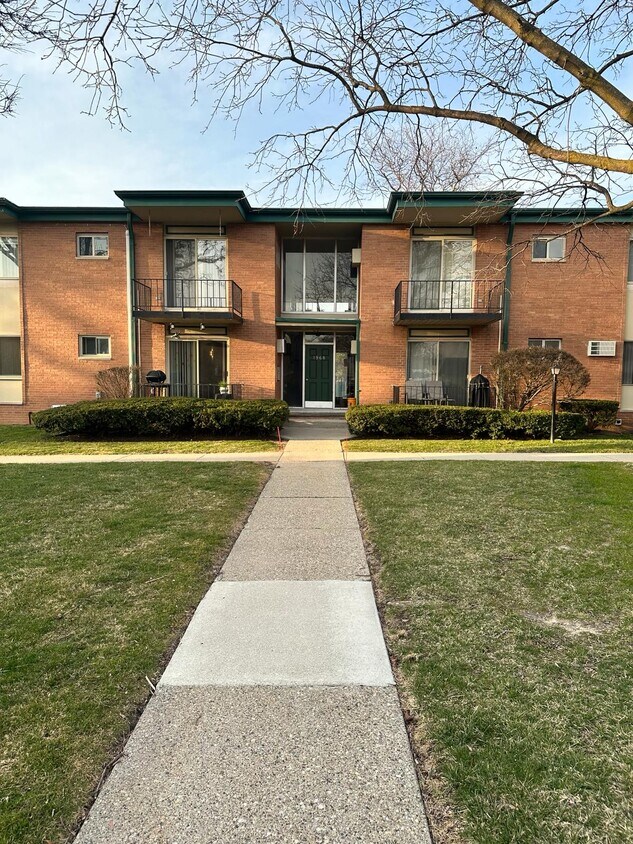 1968 Axtell Dr Unit 3, Troy, MI 48084 Condo for Rent in Troy, MI