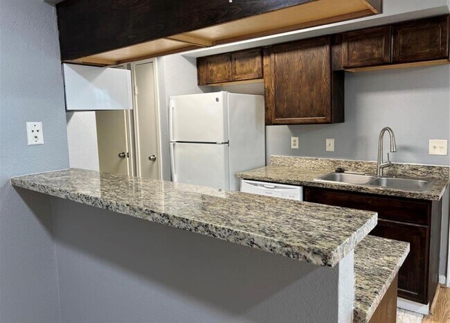 Foto del edificio - 2750 Holly Hall St