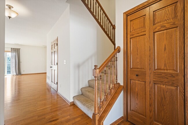 Building Photo - 153 Hawick St