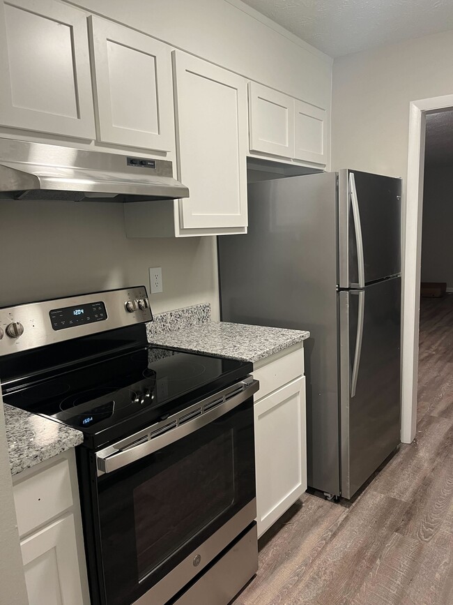 Building Photo - Devonwood