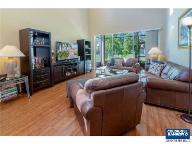 Foto del edificio - Townhome in Guard Gated Community