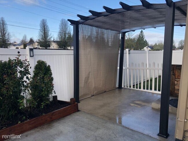 Foto del edificio - 3 br, 2.5 bath House - 620 SE 11th Ave