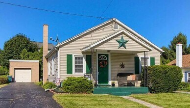 Building Photo - 2660 Clearview Dr