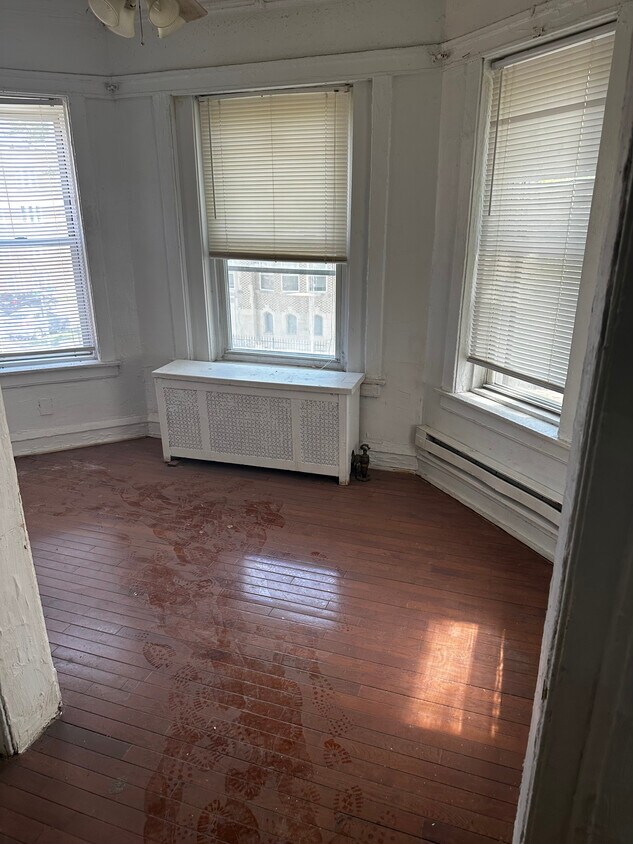 Sun room - 7700 S Phillips Ave