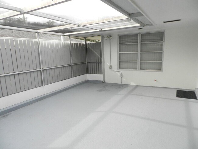 Foto del edificio - 154 West Ct