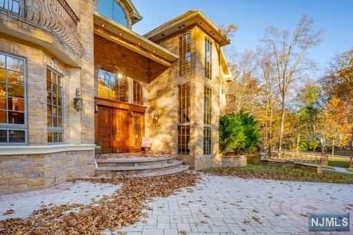 Building Photo - 670 Shawnee Dr