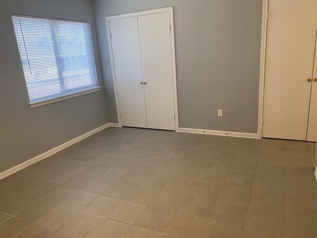 Building Photo - 3104 Falk Ct