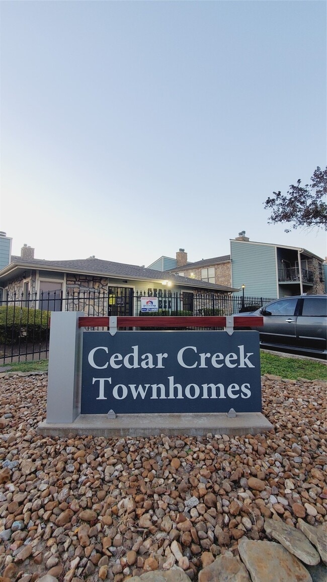 Building Photo - 3768 Tanglewilde St