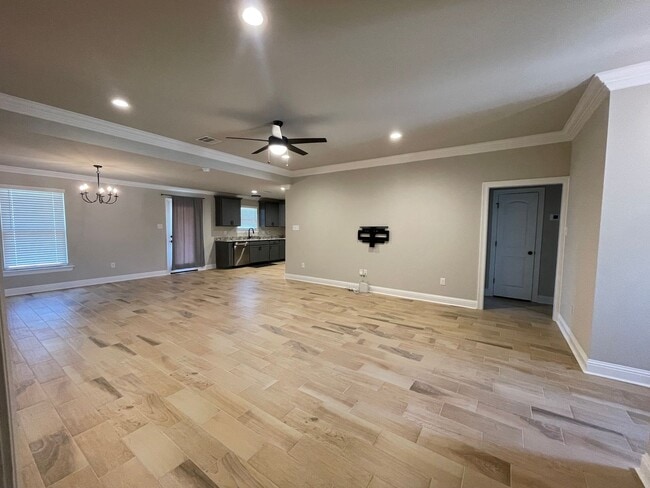 Building Photo - Newer Home is Legacy Pointe Subdivision in...