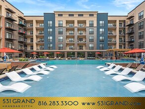 Relax at the pool - 531 Grand