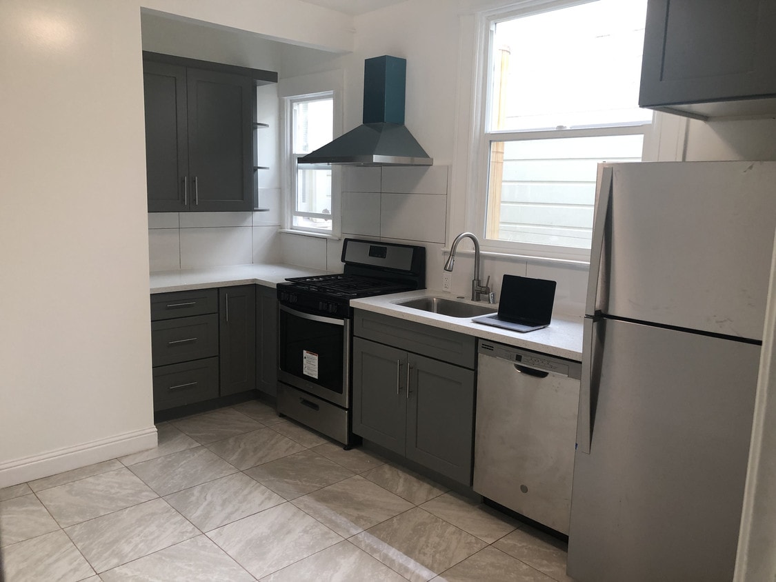 Kitchen - 1680 Clay St