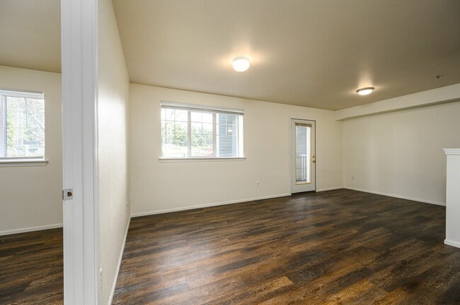 Living Room (Deluxe) - Viking View