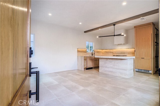 Building Photo - 817 N Orange Grove Ave