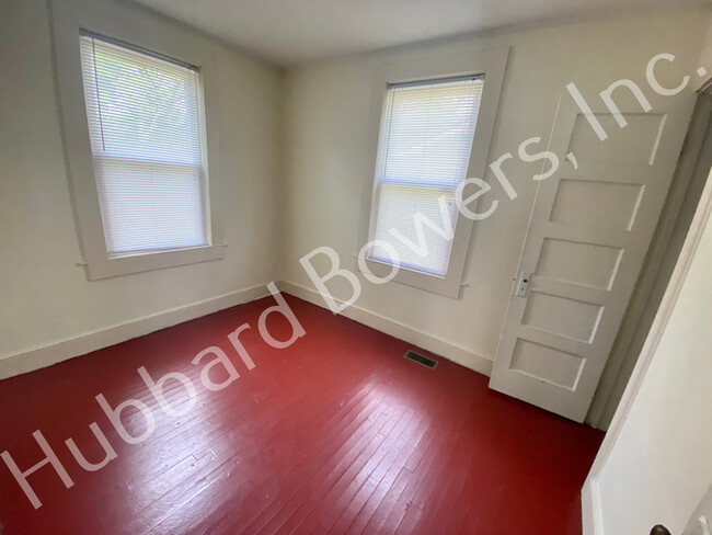 Building Photo - 820 Holland Ave