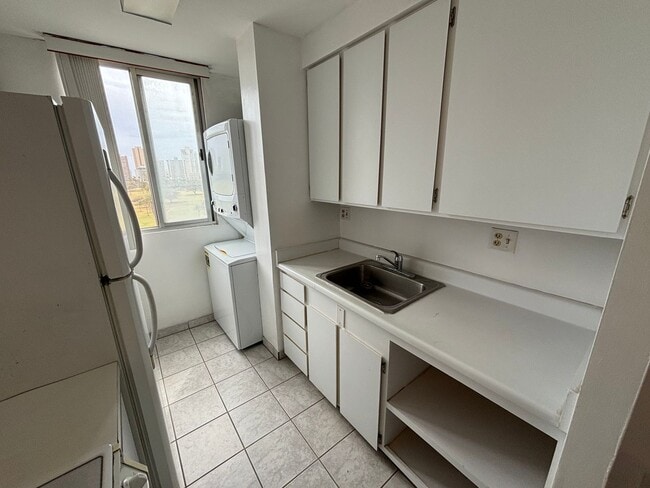 Building Photo - 8th Floor Golf Course View 2 Bed 2 Bath 1 ...