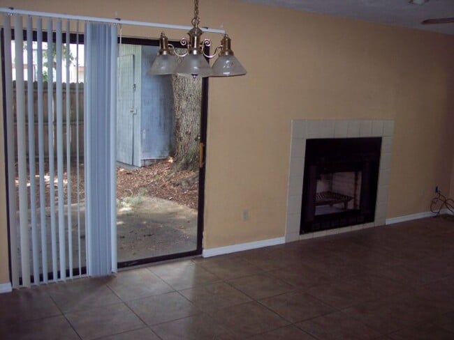 Building Photo - 3 Bed/2 Bath in Serenola Manor