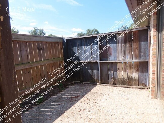 Building Photo - 615 E Main-