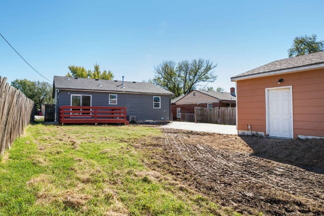 Building Photo - 1147 Inverness Dr