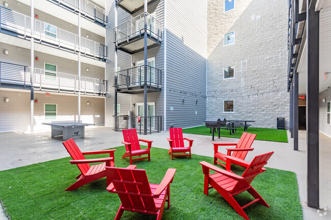 Patio - 901 Western | Student Housing