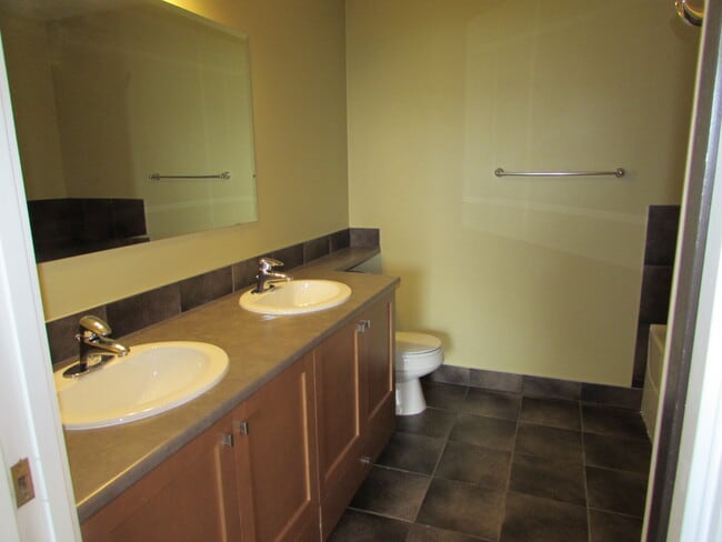 Building Photo - 555 Franklyn St