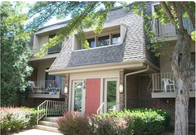 Building Photo - 238 E Bailey Rd