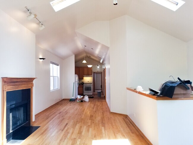 Building Photo - 1453 N Talman Ave