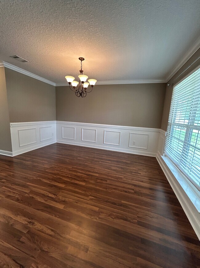 Building Photo - 709 Highgrove Ct