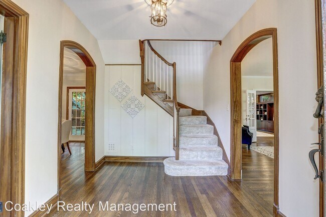 Building Photo - 3 br, 3.5 bath House - 5204 Abingdon Rd