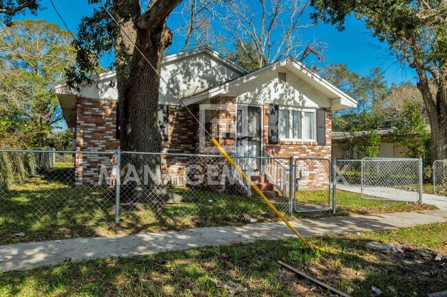 Building Photo - 1587 W 19th St