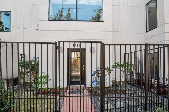 Building Photo - 1710 Montrose Blvd