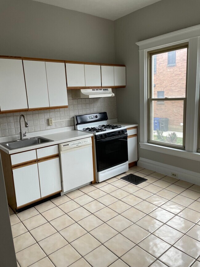 Cocina - 307 Western Ave