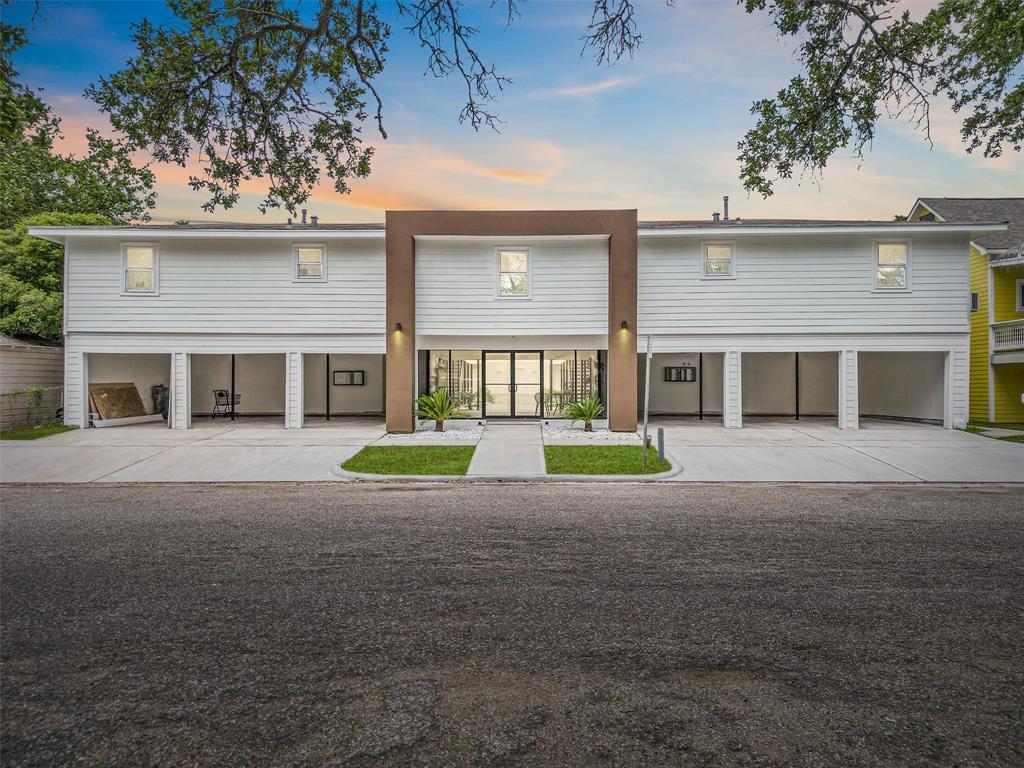 Foto principal - 712 Avenue H